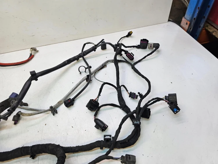 WIĄZKA SILNIKA AUDI A3 8V A1 8X VW SEAT SKODA 04E971612DM 1.4 TFSI