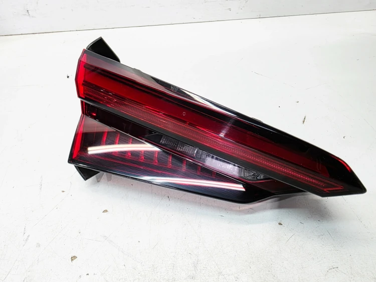 LAMPA LEWY TYŁ LED W KLAPĘ AUDI A5 8F SPORTBACK 8W6945093H