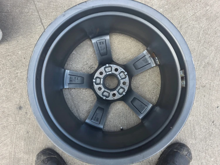 FELGA FELGI VW AUDI A4 A5 A6 5.5J R19 ET43 8K0601025AR 5/26 DO REGENERACJI