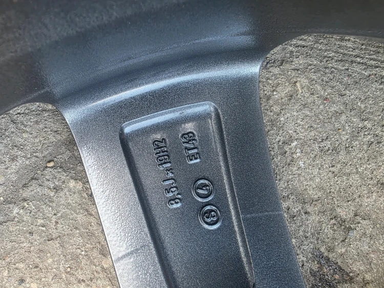 FELGA FELGI VW AUDI A4 A5 A6 5.5J R19 ET43 8K0601025AR 5/26 DO REGENERACJI