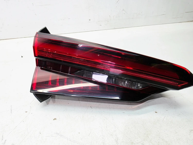 LAMPA LEWY TYŁ LED W KLAPĘ AUDI A5 8F SPORTBACK 8W6945093H