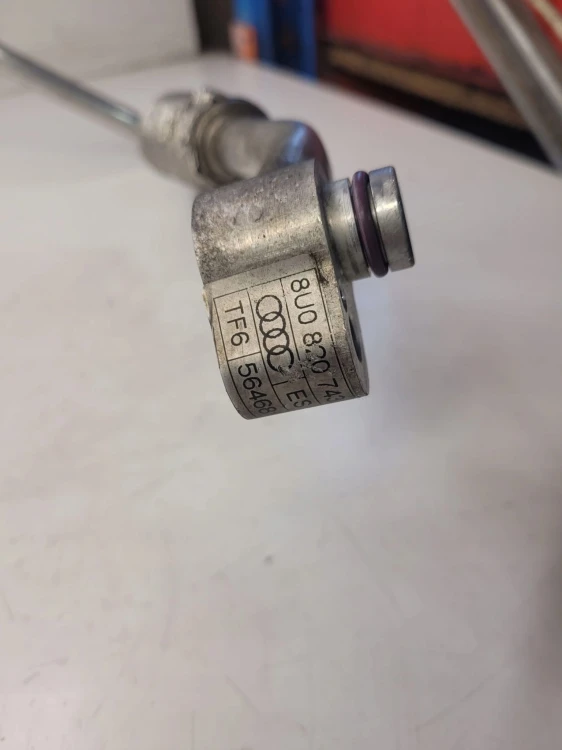 WĄŻ PRZEWÓD KLIMATYZACJI AUDI Q3 8U 8U0820743C