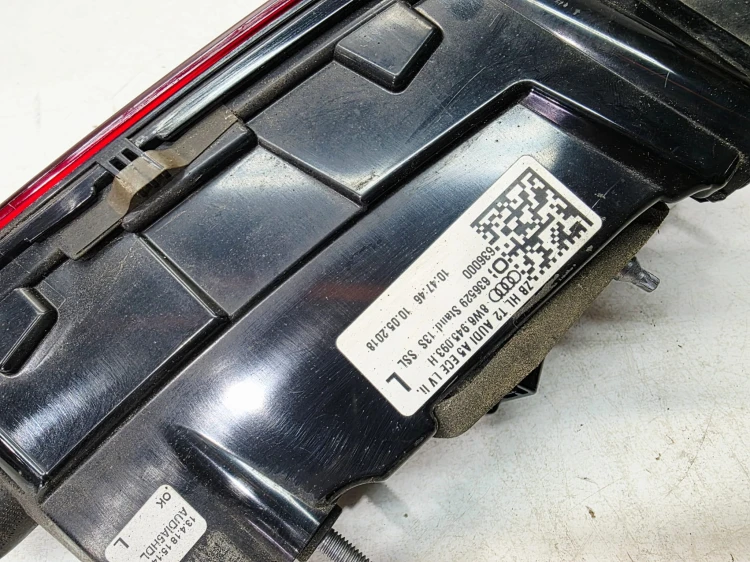 LAMPA LEWY TYŁ LED W KLAPĘ AUDI A5 8F SPORTBACK 8W6945093H