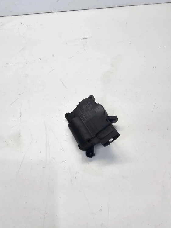 SILNICZEK NAGRZEWNICY AUDI Q7 4L VW 7L0907511AJ