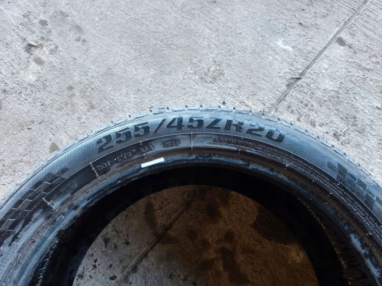 OPONA LATO ROYAL BLACK ROYAL PERFORMANCE 255/45R20 105W 09/22 6MM