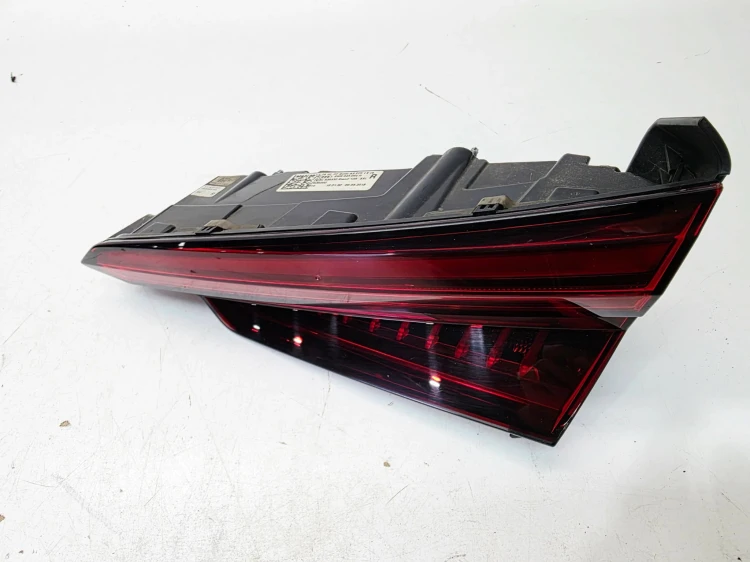 LAMPA PRAWY TYŁ LED W KLAPĘ AUDI A5 8F SPORTBACK 8W6945094H