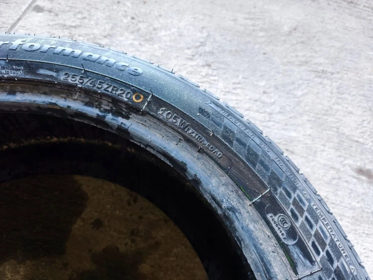 OPONA LATO ROYAL BLACK ROYAL PERFORMANCE 255/45R20 105W 09/22 6MM