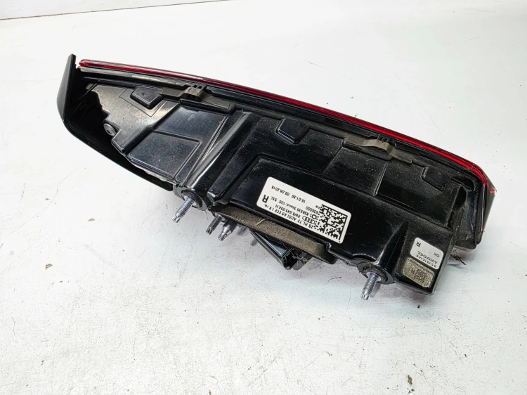 LAMPA PRAWY TYŁ LED W KLAPĘ AUDI A5 8F SPORTBACK 8W6945094H