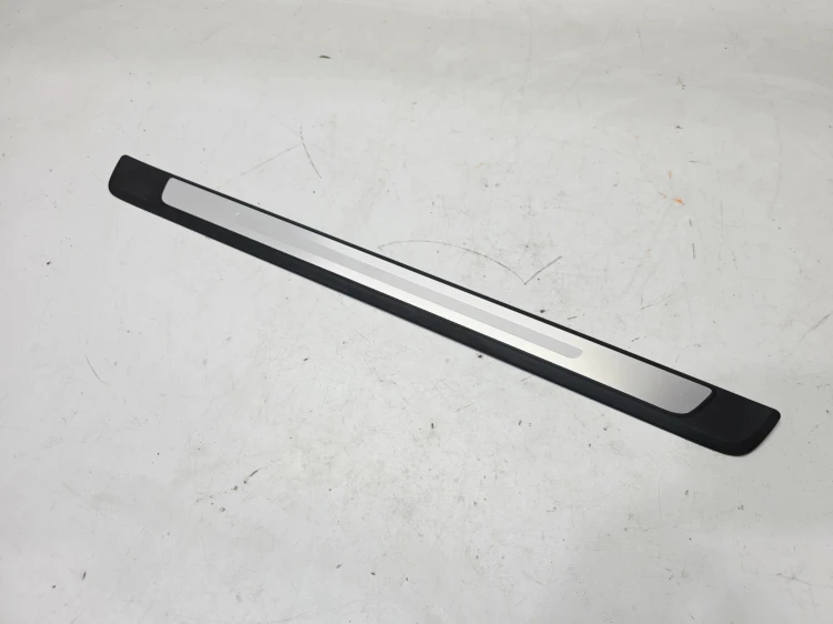 LISTWA PROGOWA WEWNĘTRZNA PRAWY PRZÓD AUDI A4 B9 8W0853374F