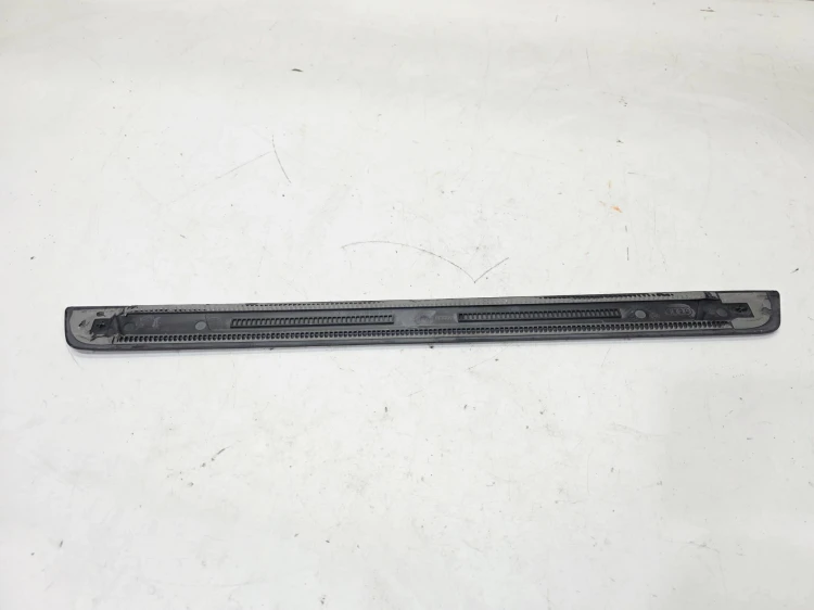 LISTWA PROGOWA WEWNĘTRZNA PRAWY PRZÓD AUDI A4 B9 8W0853374F
