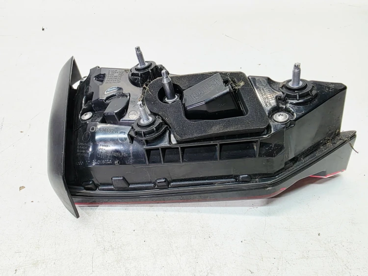 LAMPA PRAWY TYŁ LED W KLAPĘ AUDI A5 8F SPORTBACK 8W6945094H