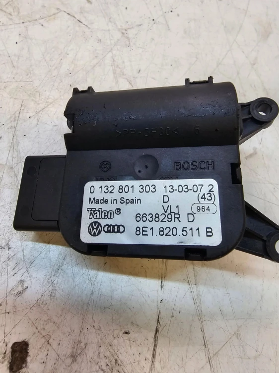 SILNICZEK NAGRZEWNICY AUDI A4 B6 B7 8E1820511B