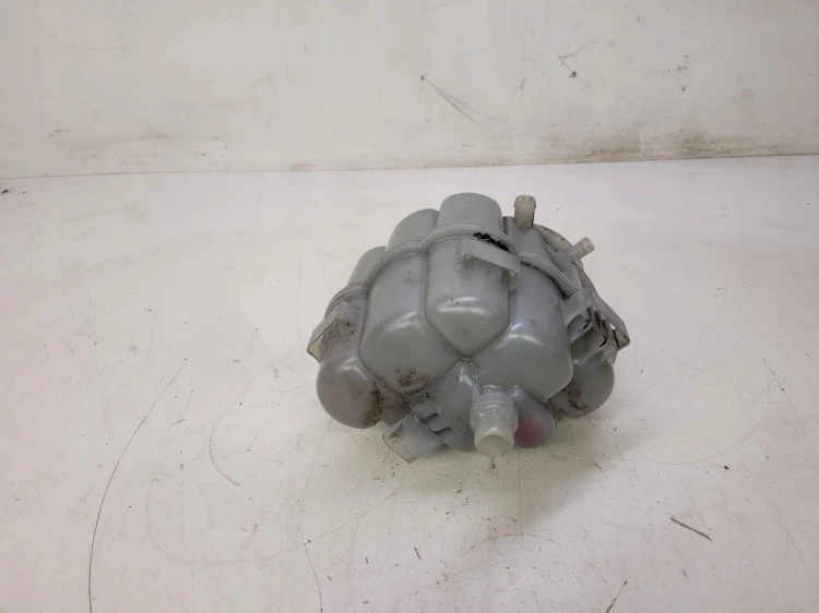 ZBIORNICZEK WYRÓWNAWCZY AUDI A4 B9 A5 8W1121403A