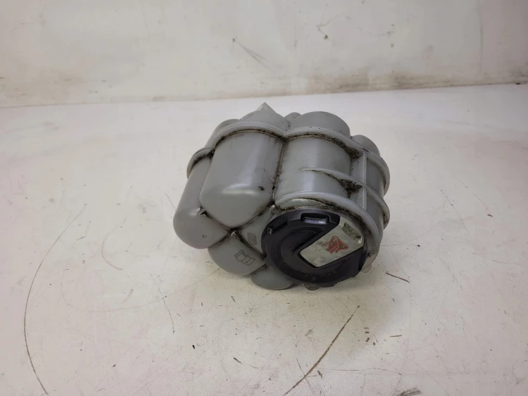 ZBIORNICZEK WYRÓWNAWCZY AUDI A4 B9 A5 8W1121403A