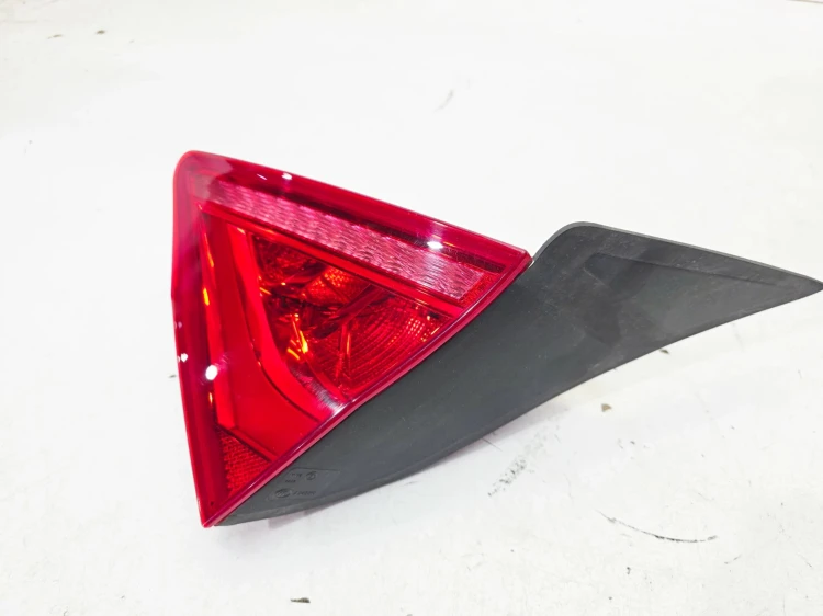 LAMPA PRAWY TYŁ LED W KLAPĘ AUDI A7 4G 4G8945094 1/26