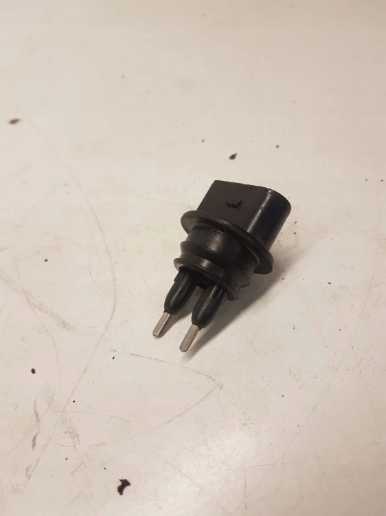 CZUJNIK POZIOMU PŁYNU SPRYSKIWACZY AUDI 7H0919376