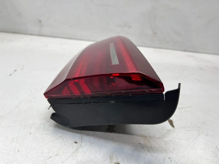 LAMPA PRAWY TYŁ W KLAPĘ LED AUDI A6 C7 SEDAN 4G5945094D 1/26 USA