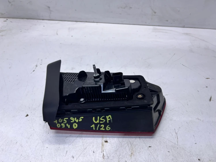 LAMPA PRAWY TYŁ W KLAPĘ LED AUDI A6 C7 SEDAN 4G5945094D 1/26 USA