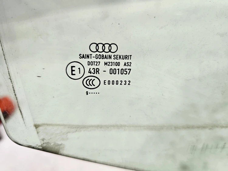 SZYBA BOCZNA DRZWI PRAWY TYŁ AUDI A3 8P4 SPORTBACK 2009R