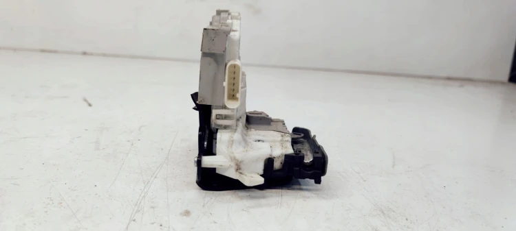 ZAMEK DRZWI LEWY PRZÓD AUDI A3 8V 8X2837015B 6 PIN
