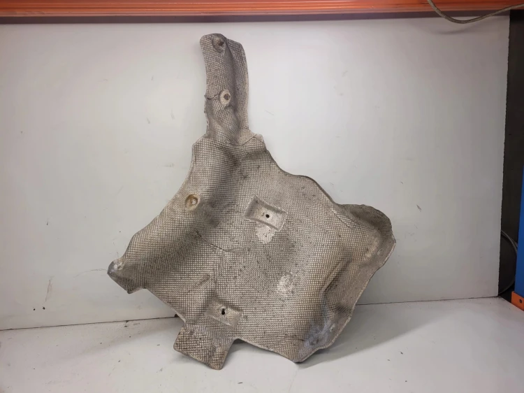 OSŁONA TERMICZNA PODŁOGI AUDI A8 D3 4E0825711D
