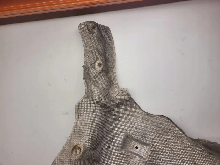 OSŁONA TERMICZNA PODŁOGI AUDI A8 D3 4E0825711D