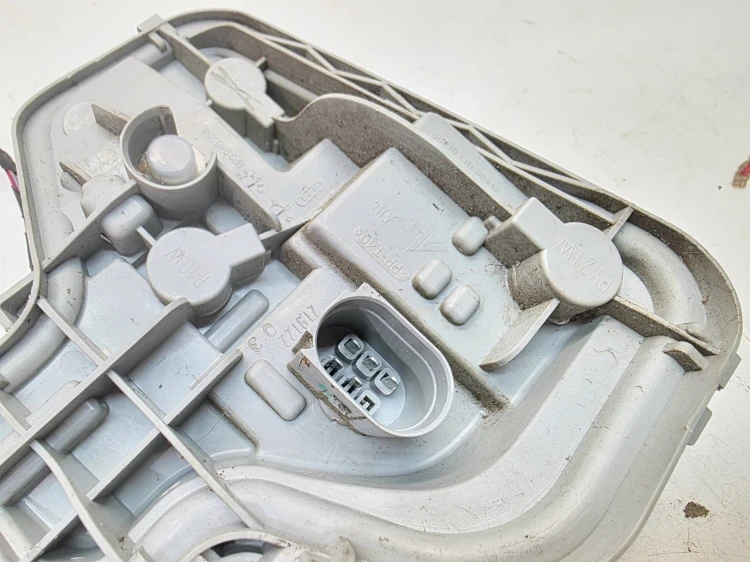 WKŁAD LAMPY LEWY TYŁ AUDI A3 8P 3-DRZWIOWA 8P3945258 08-12