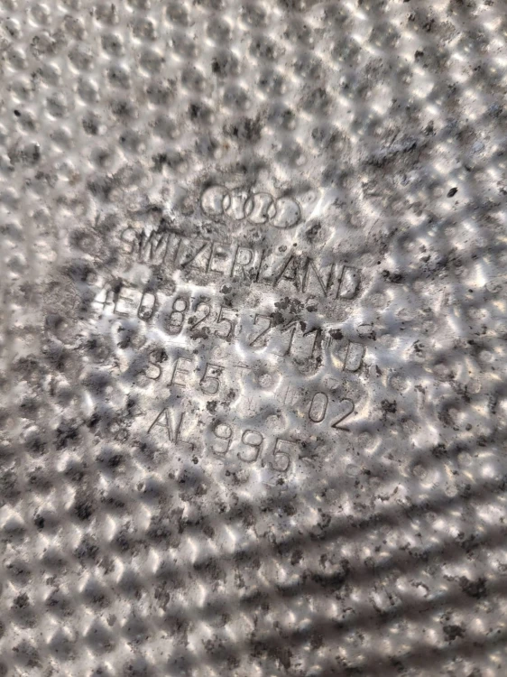 OSŁONA TERMICZNA PODŁOGI AUDI A8 D3 4E0825711D