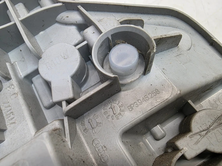WKŁAD LAMPY LEWY TYŁ AUDI A3 8P 3-DRZWIOWA 8P3945258 08-12