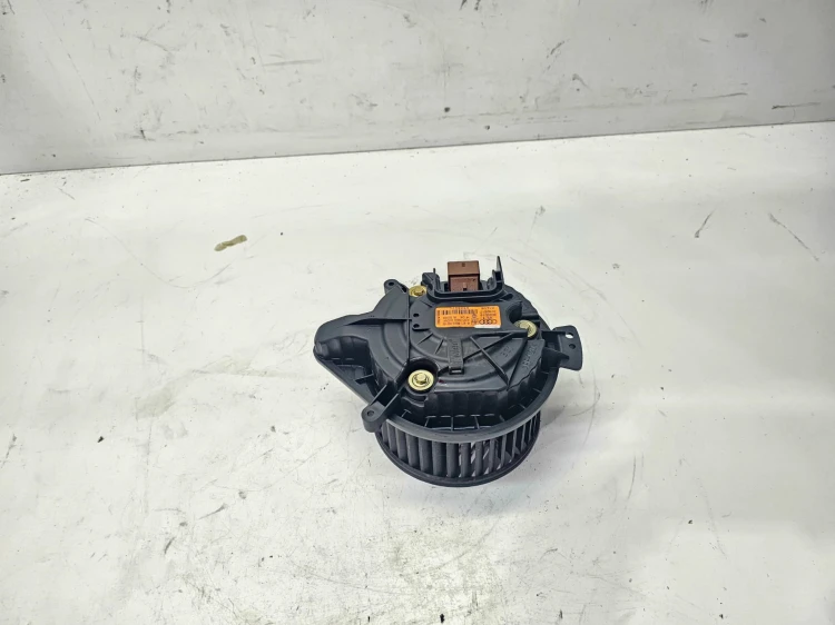 WENTYLATOR DMUCHAWY AUDI A4 B6 B7 8E1820021E EUROPA