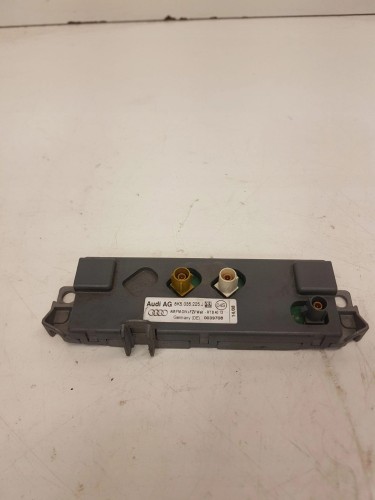 WZMACNIACZ ANTENOWY AUDI A4 B8 A5 8K5035225J
