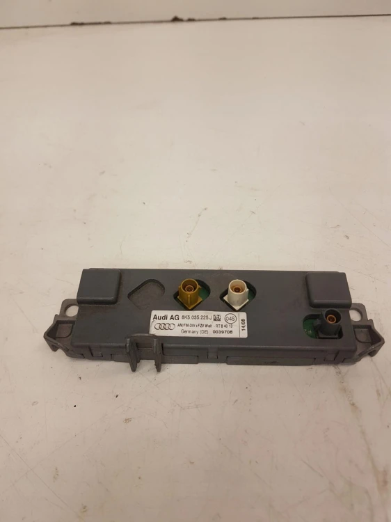 WZMACNIACZ ANTENOWY AUDI A4 B8 A5 8K5035225J