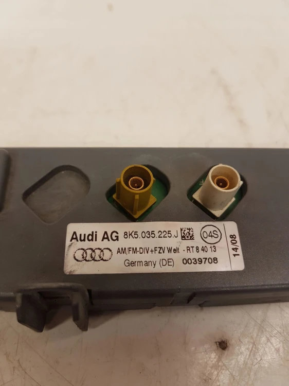 WZMACNIACZ ANTENOWY AUDI A4 B8 A5 8K5035225J