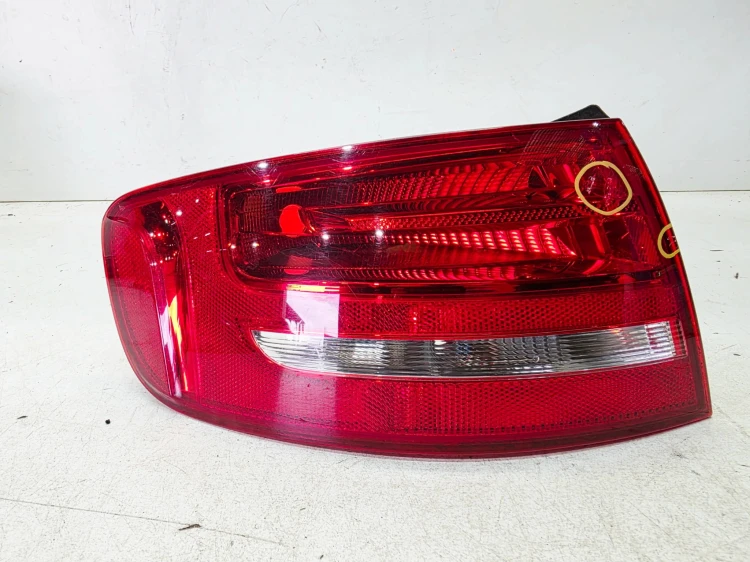 LAMPA LEWY TYŁ W BŁOTNIK NA ŻARÓWKI AUDI A4 B8 AVANT 8K9945095 11/26