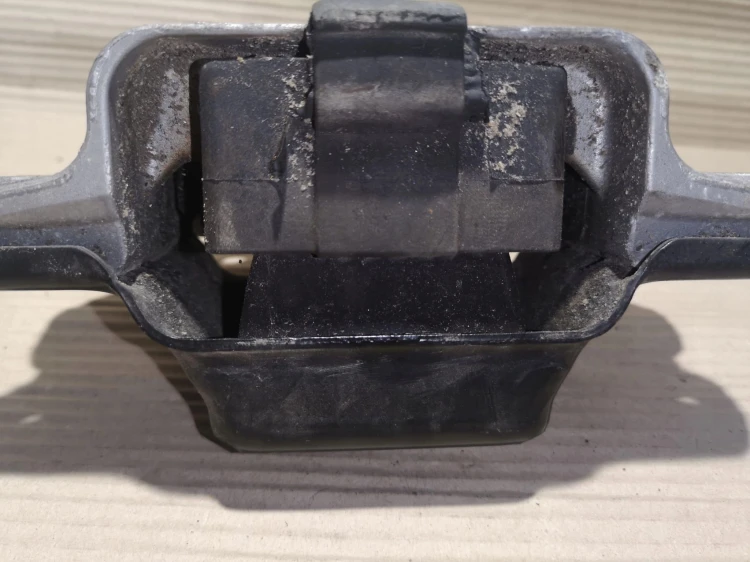 PODUSZKA SILNIKA AUDI A3 8P GOLF V 1K0199555Q