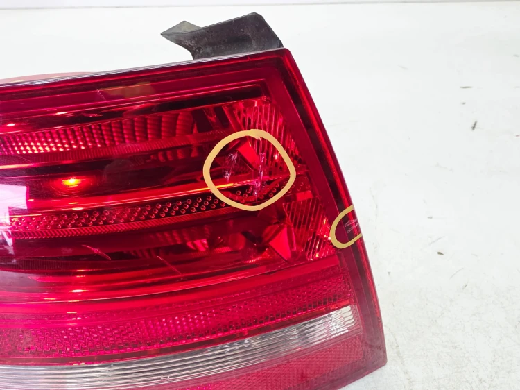 LAMPA LEWY TYŁ W BŁOTNIK NA ŻARÓWKI AUDI A4 B8 AVANT 8K9945095 11/26