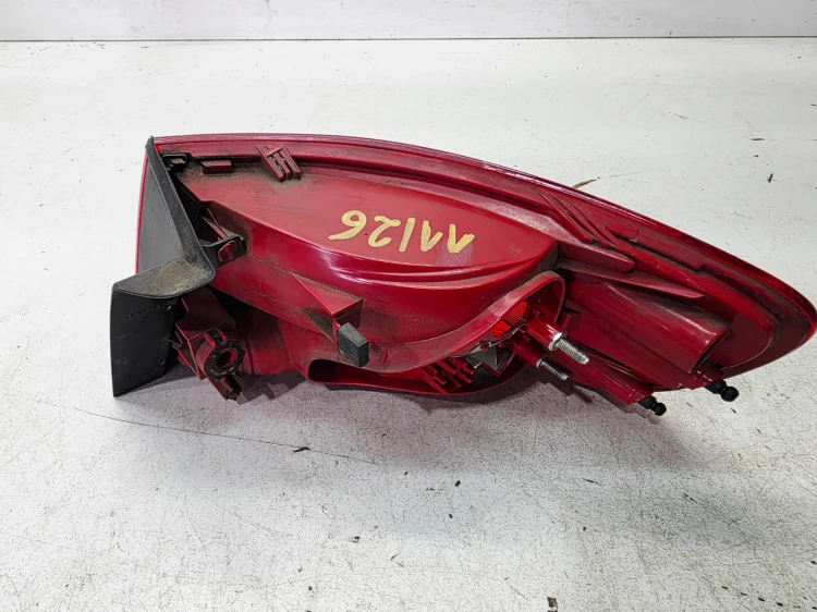 LAMPA LEWY TYŁ W BŁOTNIK NA ŻARÓWKI AUDI A4 B8 AVANT 8K9945095 11/26