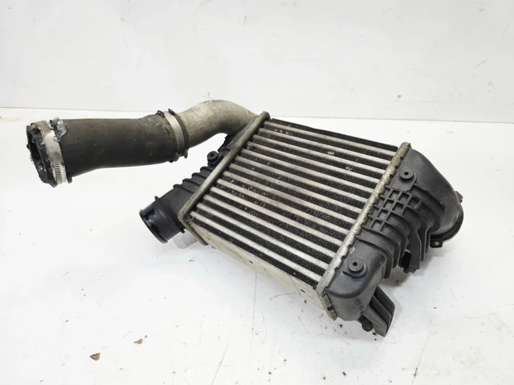 CHŁODNICA POWIETRZA INTERCOOLER PRAWY AUDI A6 C6 4F0145686M 4F0145806AF