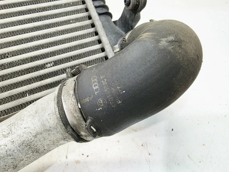CHŁODNICA POWIETRZA INTERCOOLER PRAWY AUDI A6 C6 4F0145686M 4F0145806AF
