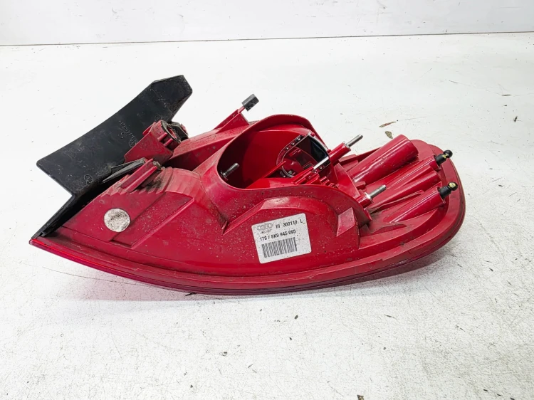 LAMPA LEWY TYŁ W BŁOTNIK NA ŻARÓWKI AUDI A4 B8 AVANT 8K9945095 11/26