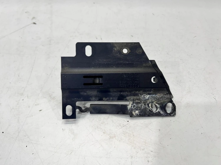 ZAMEK MASKI RYGIEL LEWY AUDI A4 B9 8W0823185E