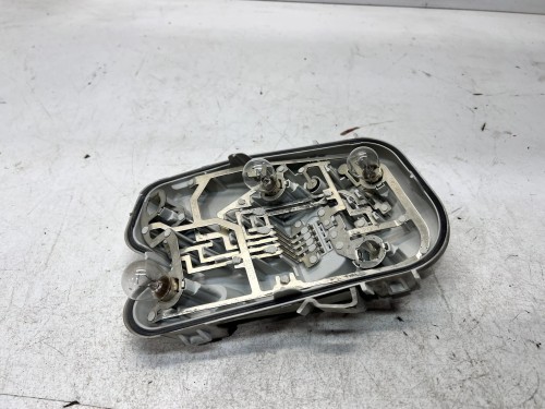 WKŁAD LAMPY W BŁOTNIK PRAWY TYŁ AUDI A6 C6 SEDAN ZWYKŁY NA ŻARÓWKI 4F5 *3*