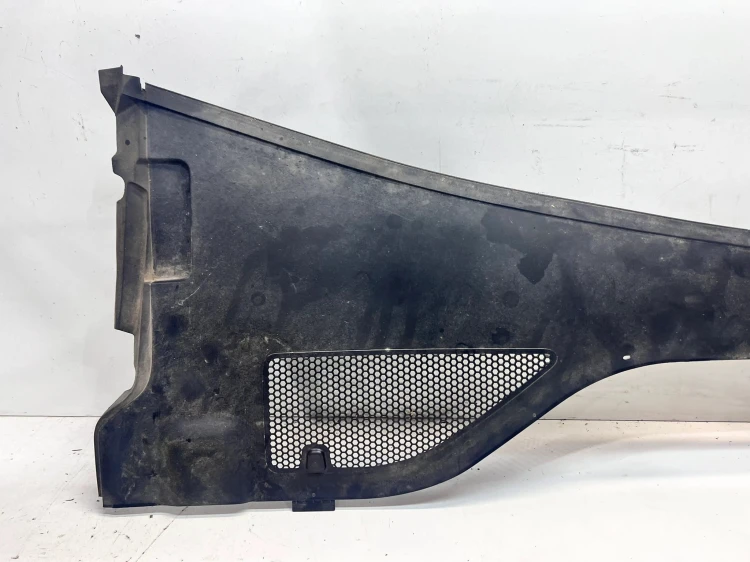 PODSZYBIE PLASTIKOWE AUDI A7 4G8819447D EU 1/26