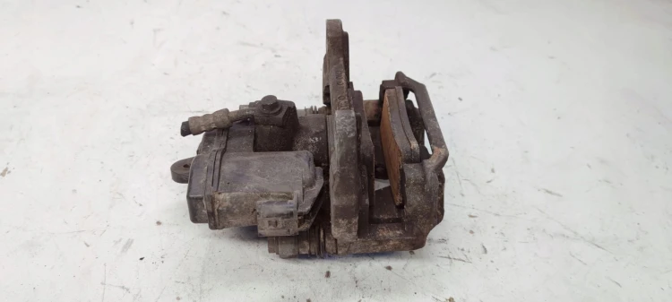 ZACISK HAMULCOWY LEWY TYŁ AUDI A4 B9 A5 8W0405BA