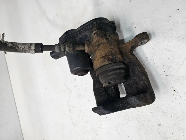 ZACISK HAMULCOWY ELEKTRYCZNY LEWY TYŁ AUDI A6 C7