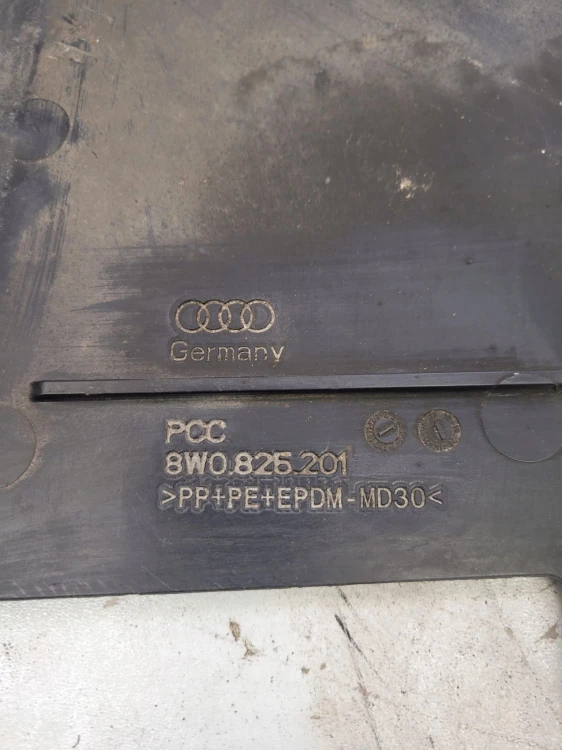 OSŁONA PODWOZIA LEWA AUDI A4 B9 A5 8W0825201