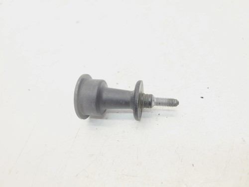 ŚRUBA UCHWYT LAMPY AUDI A4 B7 B8 AVANT 8E0945246