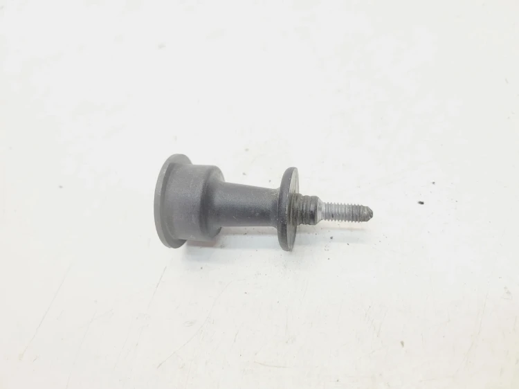 ŚRUBA UCHWYT LAMPY AUDI A4 B7 B8 AVANT 8E0945246