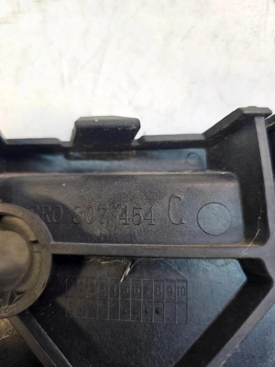 ŚLIZG MOCOWANIE ZDERZAKA PRAWY TYŁ AUDI Q5 8R 8R0807454C