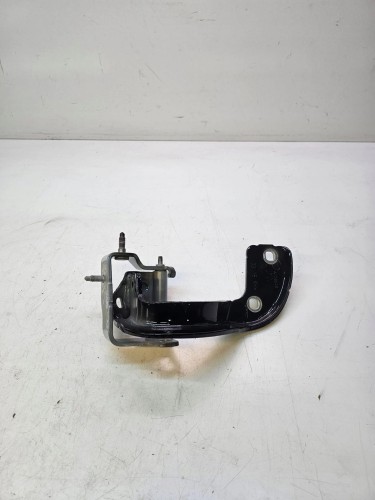 ZAWIAS KLAPY TYŁ PRAWY AUDI A4 B9 AVANT 8W9827300B